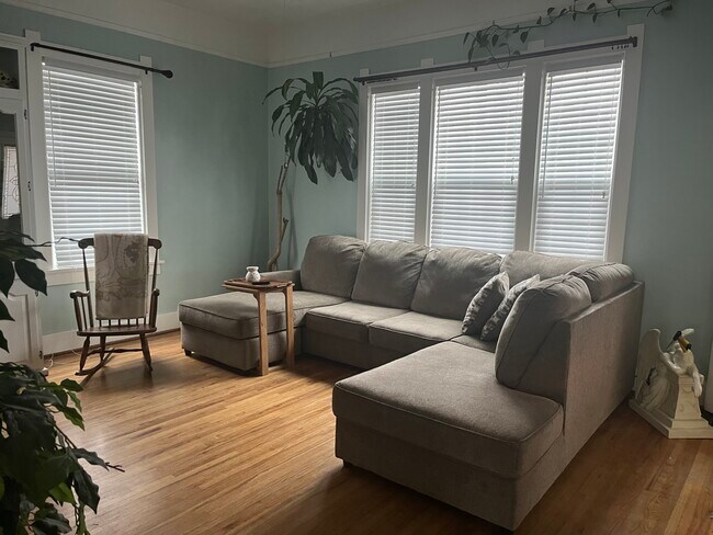 Foto del edificio - 2110 Bradley Ave