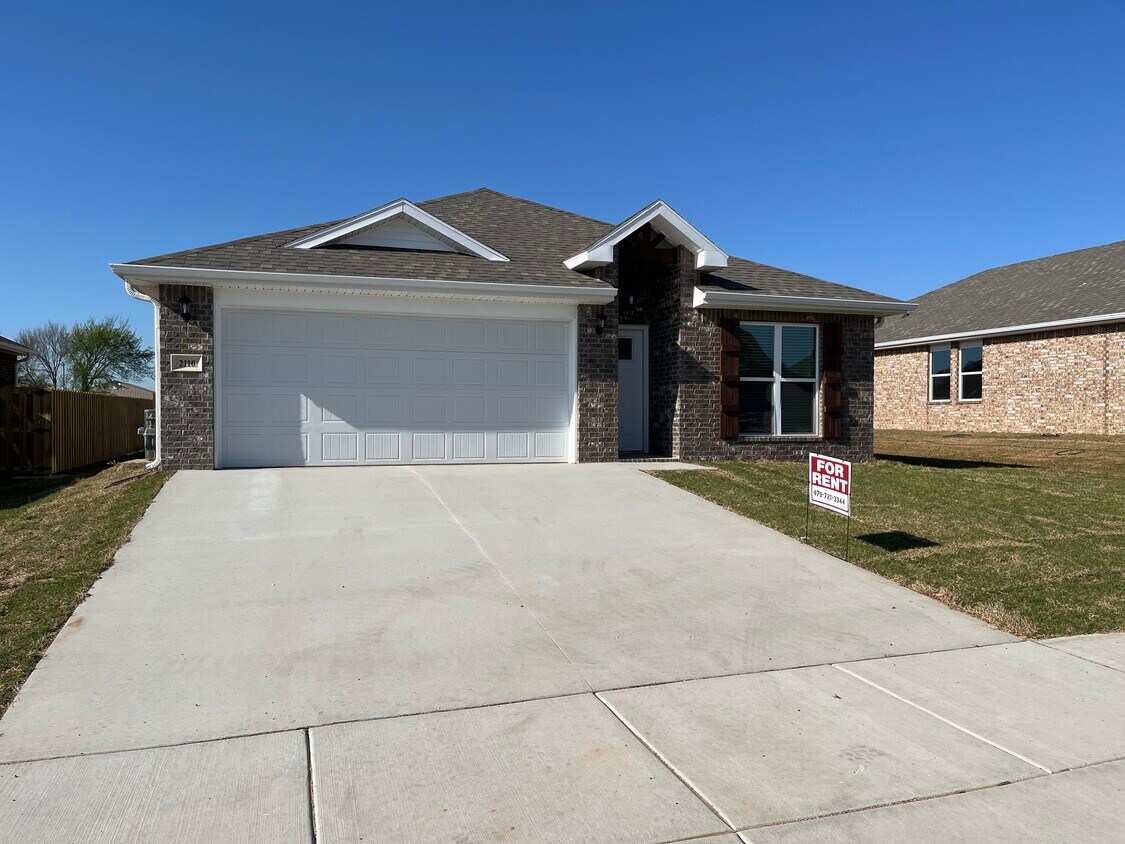Primary Photo - 2110 Bluestem Dr