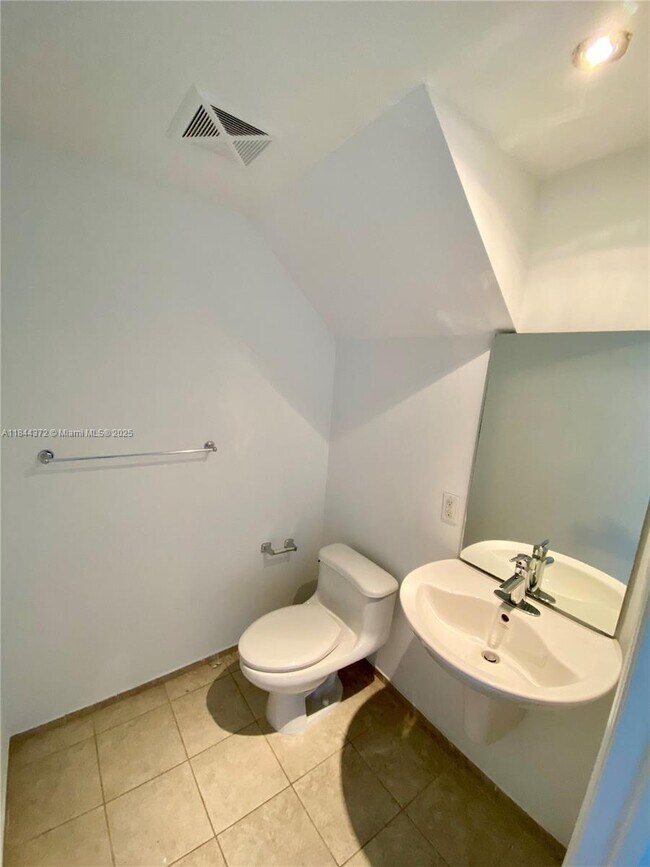 Foto del edificio - 60 SW 13th St