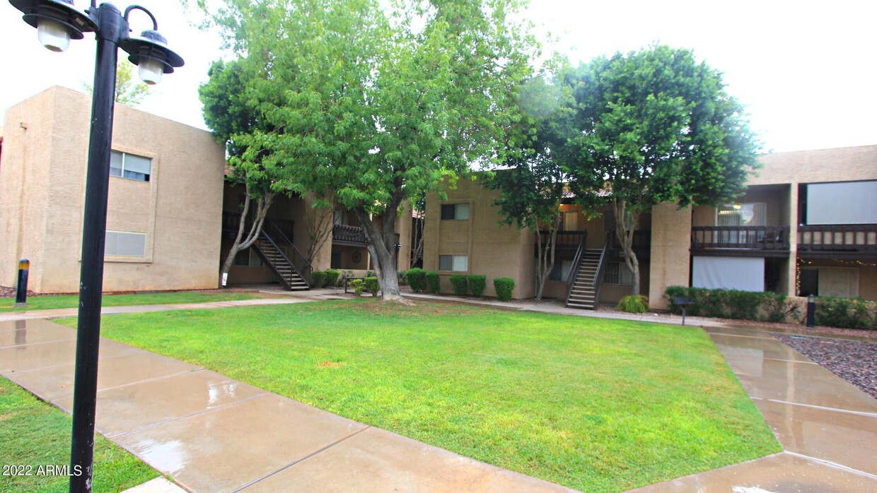 Foto principal - 520 N Stapley Dr