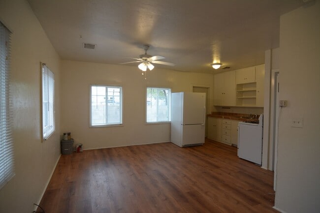 Building Photo - Charming 1 Bedroom 1 Bath! Central Tucson Location! Minutes from the UofA!