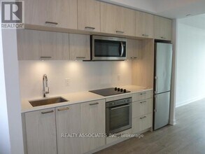 Building Photo - 50 McCaul St