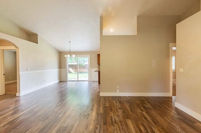 Building Photo - Beautiful 3 bed 2 bath Meridian home in th...