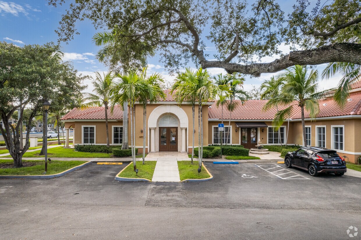 Foto principal - 6821 SW 44th St