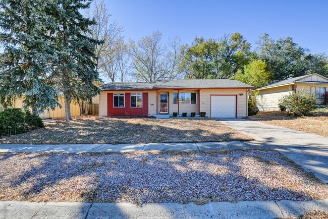 Building Photo - Cute 3 Bedroom Home in Central Colorado Sp...