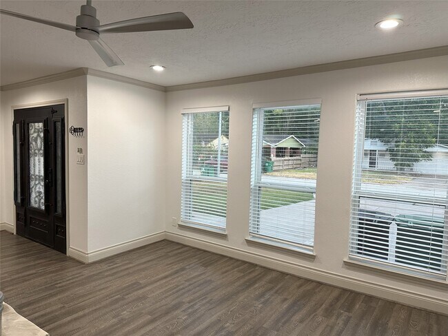 Foto del edificio - 6646 Limestone St