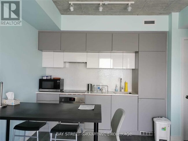 Photo du bâtiment - 185 Roehampton Ave