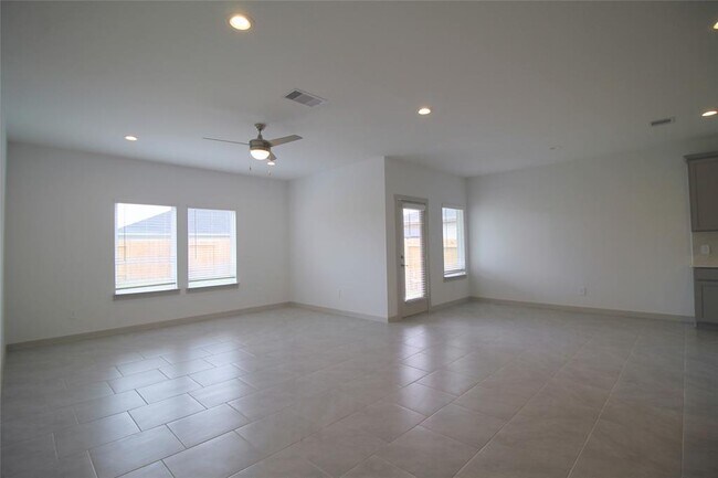 Building Photo - 29315 Pikes Peak Dr