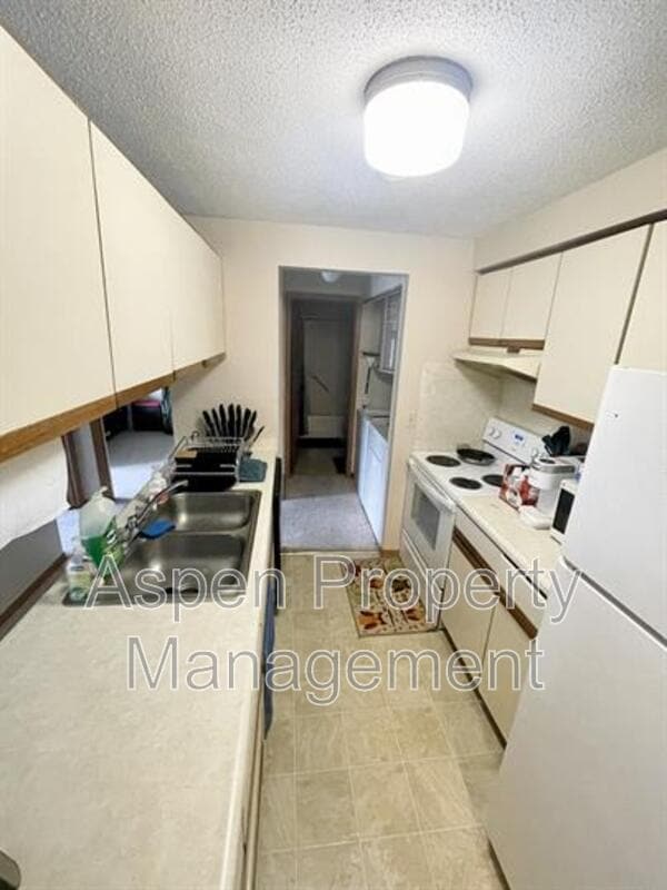 Building Photo - 808 Benton Dr