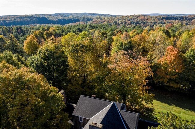 Foto del edificio - 6891 Woodchuck Hill Rd