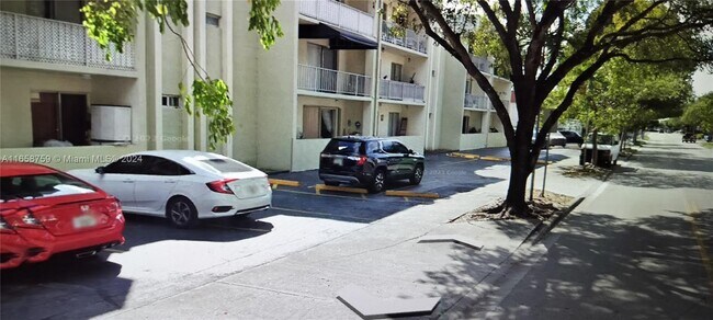 Building Photo - 1480 W 46th St