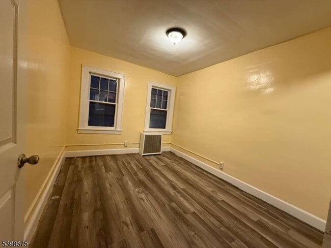 Building Photo - 579 Leo St