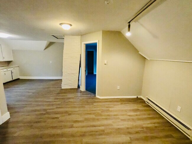 Building Photo - 216 Mansfield St