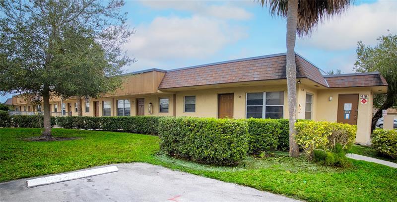 Foto principal - 416 Lakeside Dr