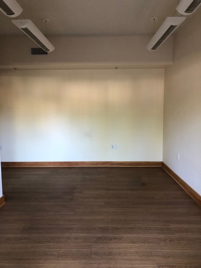 Building Photo - 215 N Pomona Ave