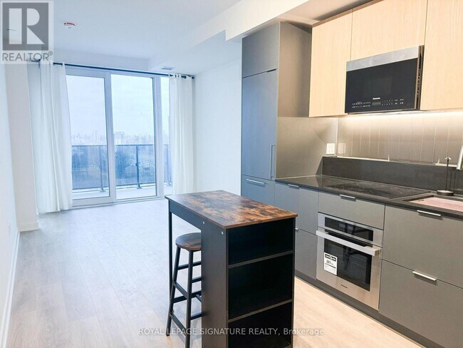 Building Photo - 1 Fairview Rd E