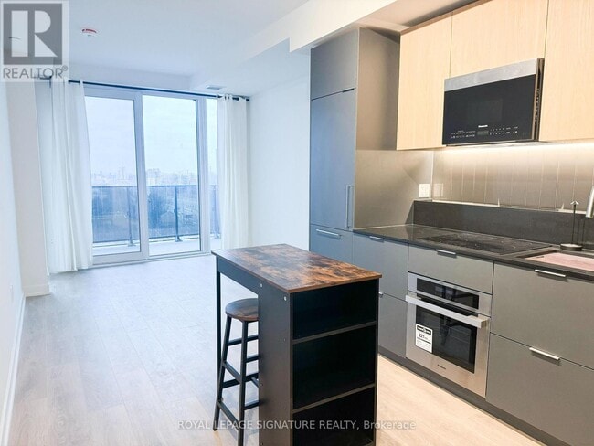 Photo du bâtiment - 1 Fairview Rd E