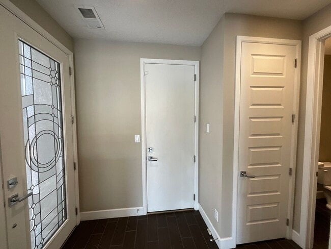 Building Photo - 3 Bedroom Townhome Near Juan Tabo Blvd SE ...