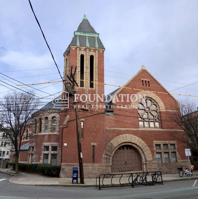 Building Photo - 17 Bow St