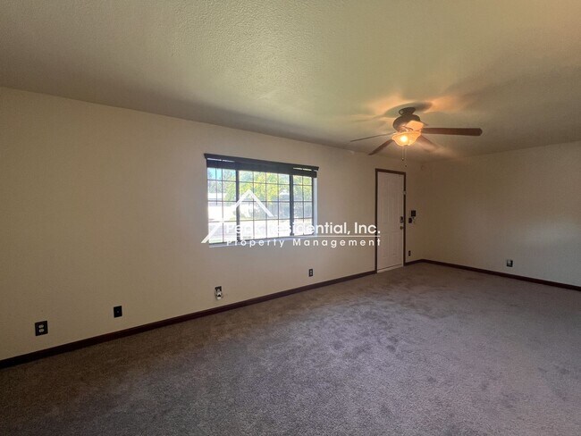 Foto del edificio - 5546 Cranbrook Way