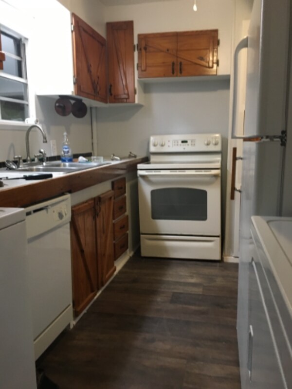 Building Photo - 15173 Oak Ln