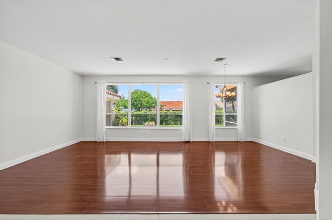 Foto del edificio - 9308 Lake Serena Dr