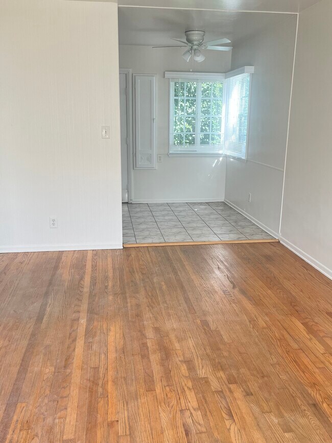 Foto del edificio - 2584 S Sepulveda Blvd