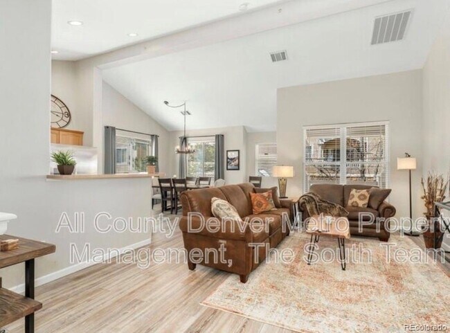 Foto del edificio - 8309 S Independence Cir