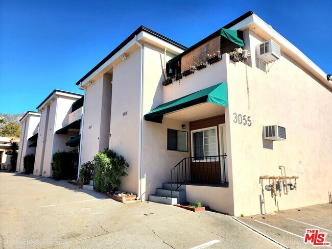 Foto del edificio - 3055 Foothill Blvd