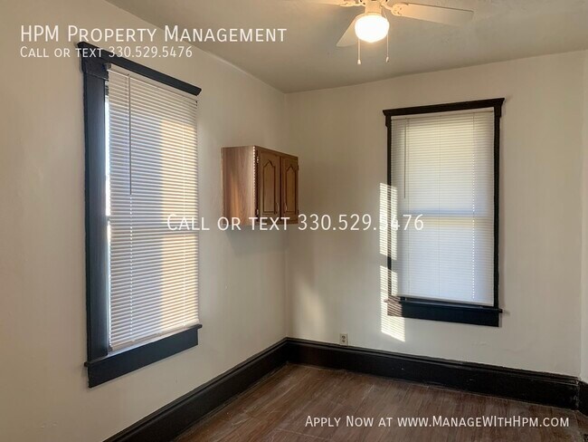 Building Photo - 3 Bedroom First Floor Duplex For Rent!