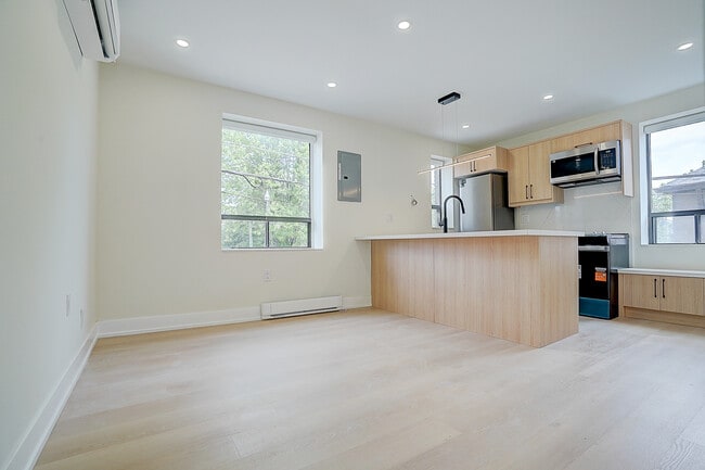 Building Photo - 240 Durie St