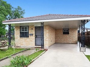 Building Photo - 3025-3027 Laussat Pl