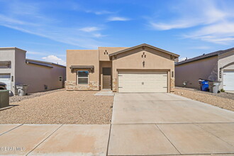 Building Photo - 909 Ada Ln