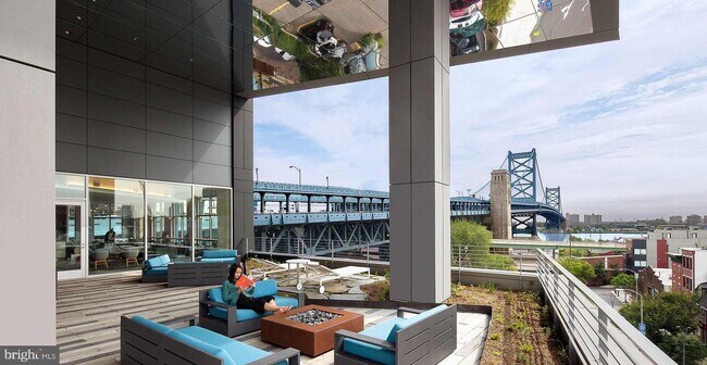 Foto del edificio - Bridge on Race