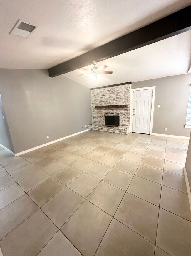 Foto del edificio - Fully Remodeled 3 Bedroom House For Rent!