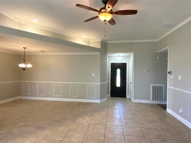 Building Photo - 302 El Toro Ln