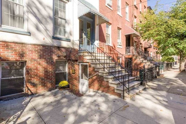 Building Photo - 808 Garden St