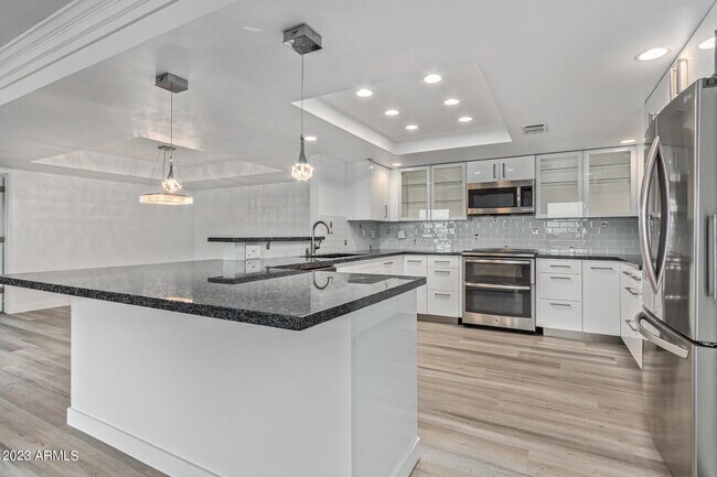 Foto del edificio - 7970 E Camelback Rd