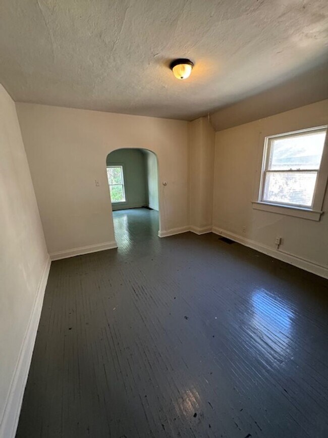 Foto del edificio - 308 W Creighton Ave