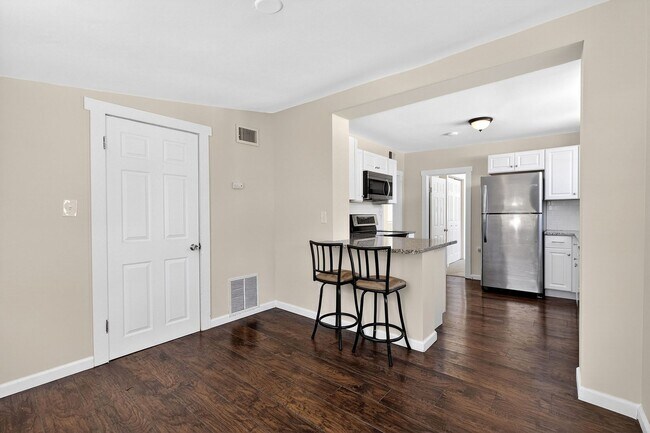 Foto del edificio - Move-In Ready 2BR home – fully renovated, updated roof & HVAC, *OPEN HOUSE 3/29/26 1PM-3PM *