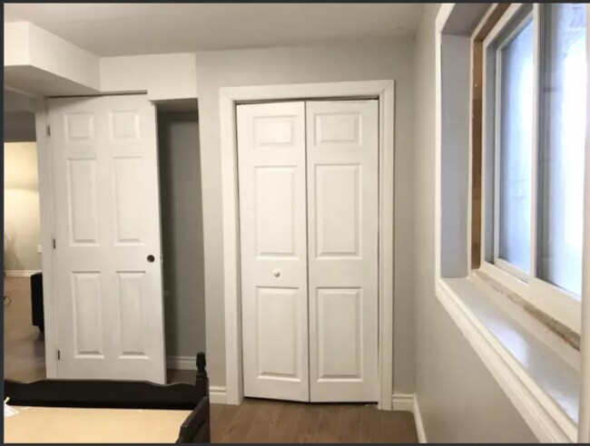 Building Photo - 300 Countrystone Crescent