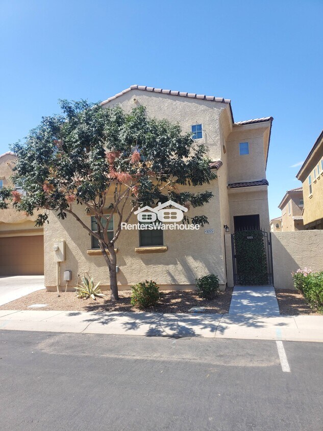 Primary Photo - 1367 S Country Club Dr