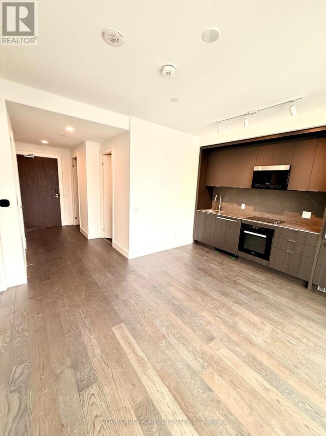 Photo du bâtiment - 6 Greenbriar Rd