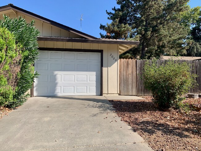 Building Photo - 3009 Lillard Dr