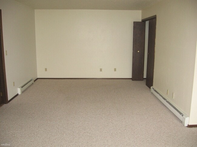 Building Photo - 2220 E Divide Ave