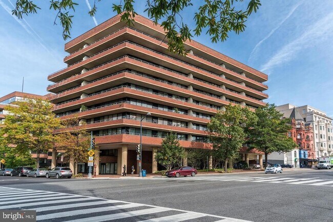 Foto del edificio - 2555 Pennsylvania Ave NW