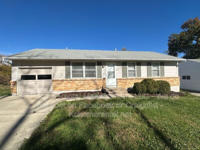 Primary Photo - 5216 NE 44th St