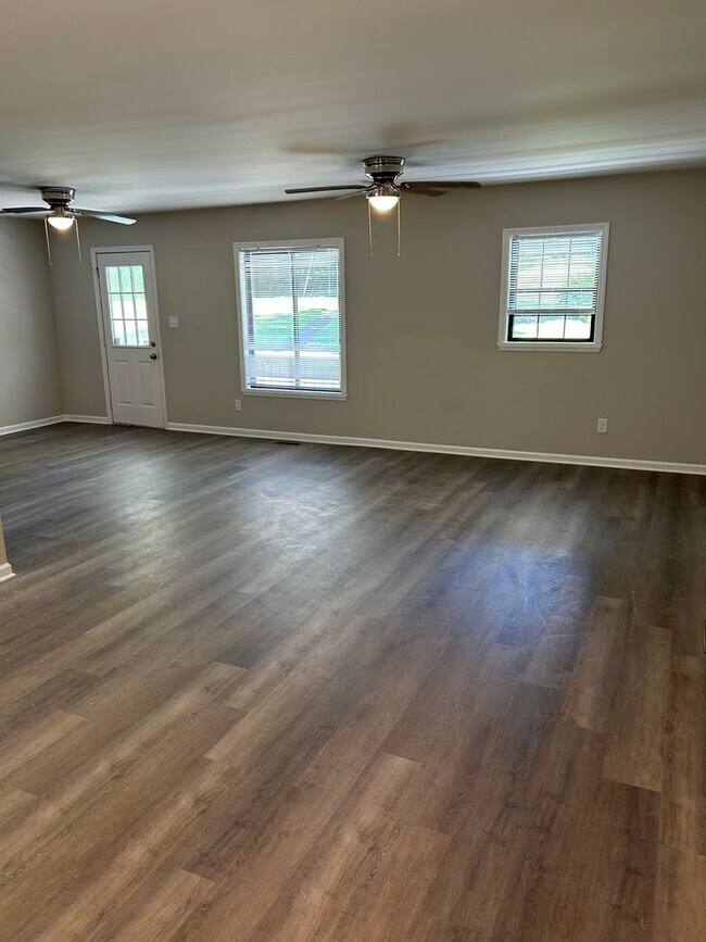 Building Photo - 1120 Wooded Ave
