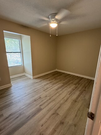 Building Photo - 109 Hampton Dr