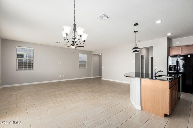 Foto del edificio - 4695 N 204th Ave